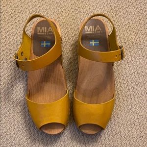 skansen leather clog